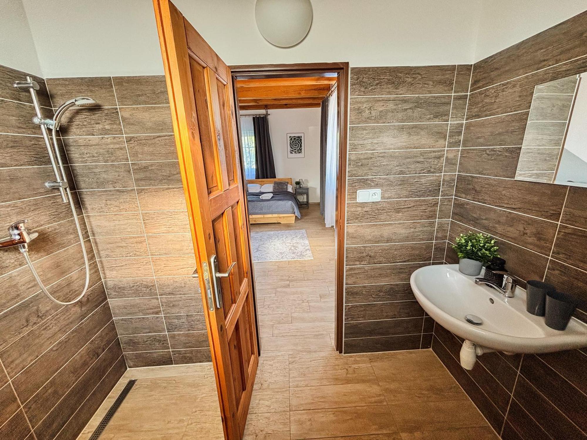 Wellness Hotel & Minipivovar Knezinek Ческе-Будеёвице Экстерьер фото